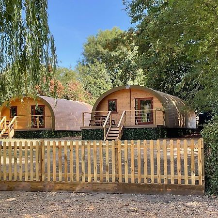 Cosy And Eco-Friendly Cabins Next To 16Th Century Pub Newmarket  Exterior photo